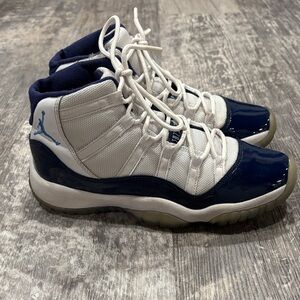 Jordan 11 UNC Win Like 82, size 4Y.